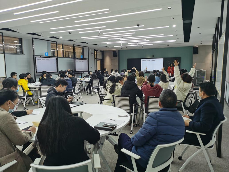 图1 《创业基础》课堂上员工踊跃发言